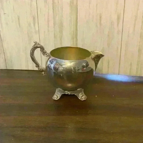 F B Rogers Silver Co 1883 Tea Set. Teapots - Picture 5 of 5